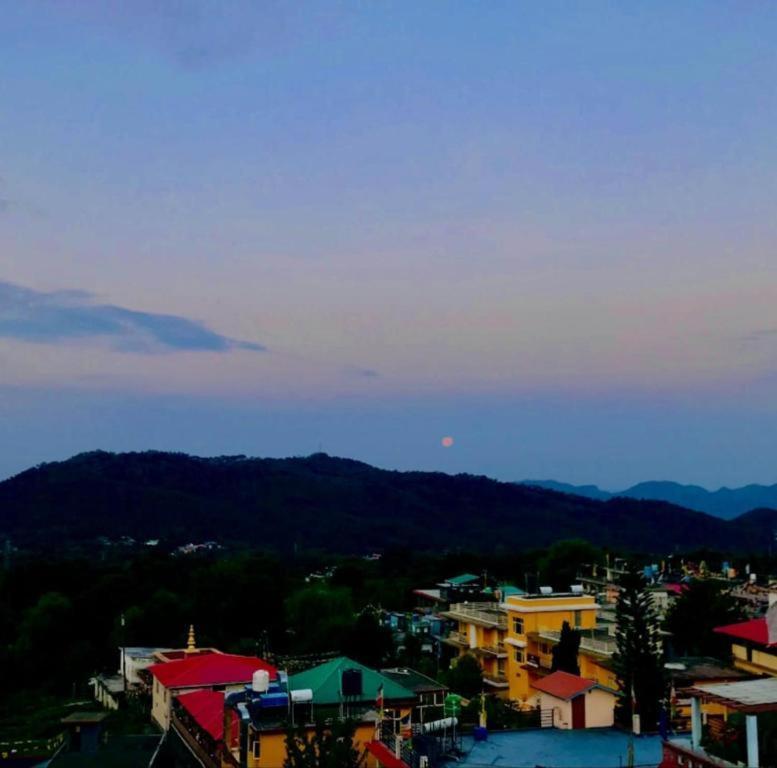 La Atharva Residency By Sunchasers Bir  Ngoại thất bức ảnh