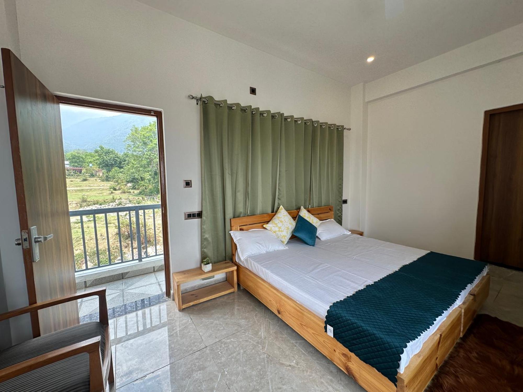 La Atharva Residency By Sunchasers Bir  Ngoại thất bức ảnh