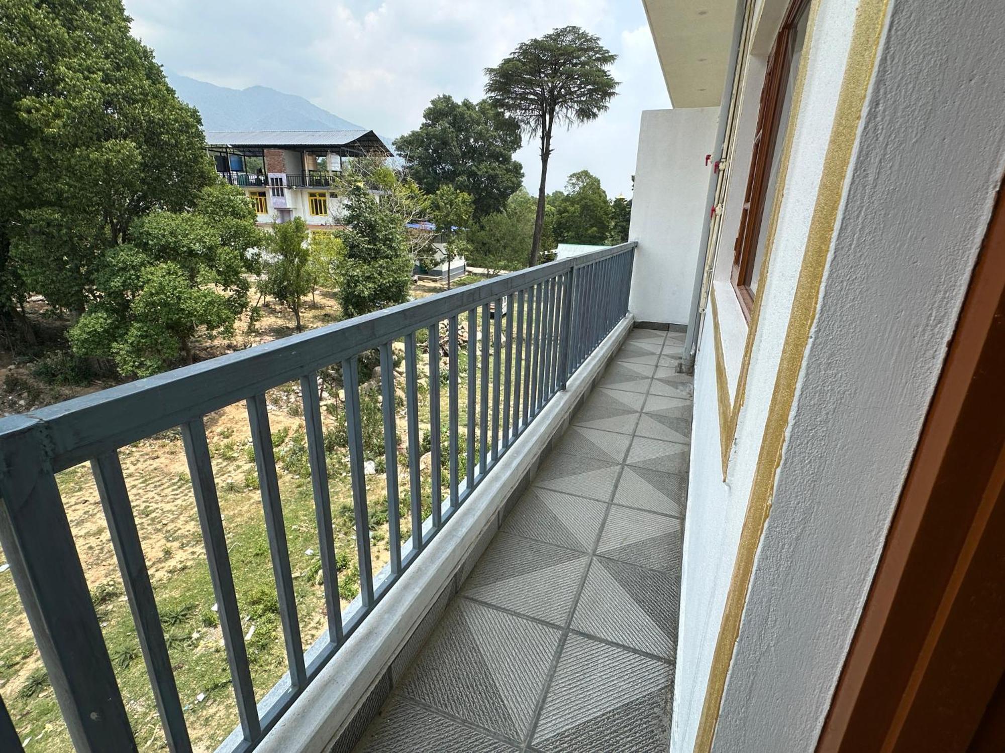 La Atharva Residency By Sunchasers Bir  Ngoại thất bức ảnh