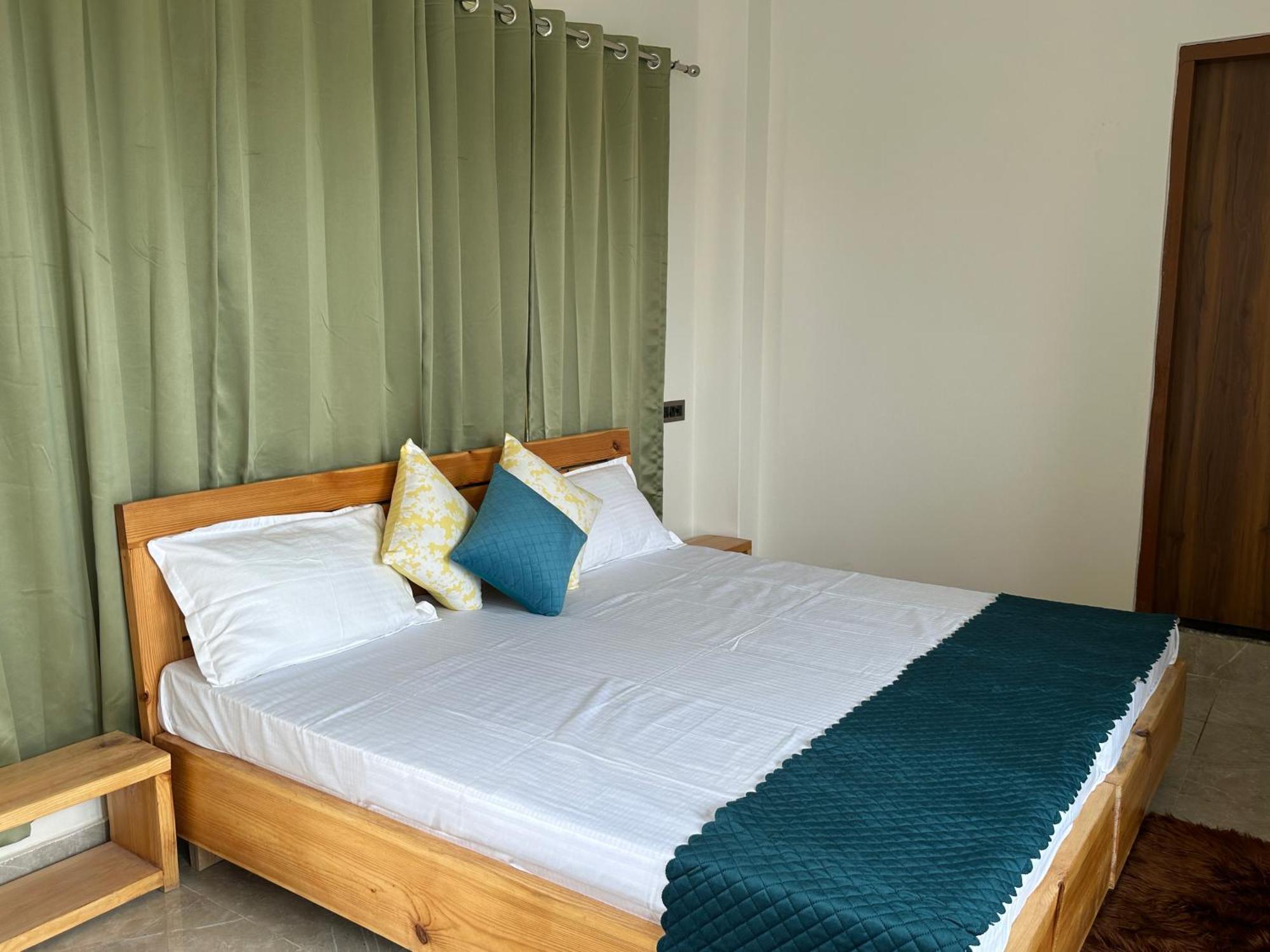 La Atharva Residency By Sunchasers Bir  Ngoại thất bức ảnh