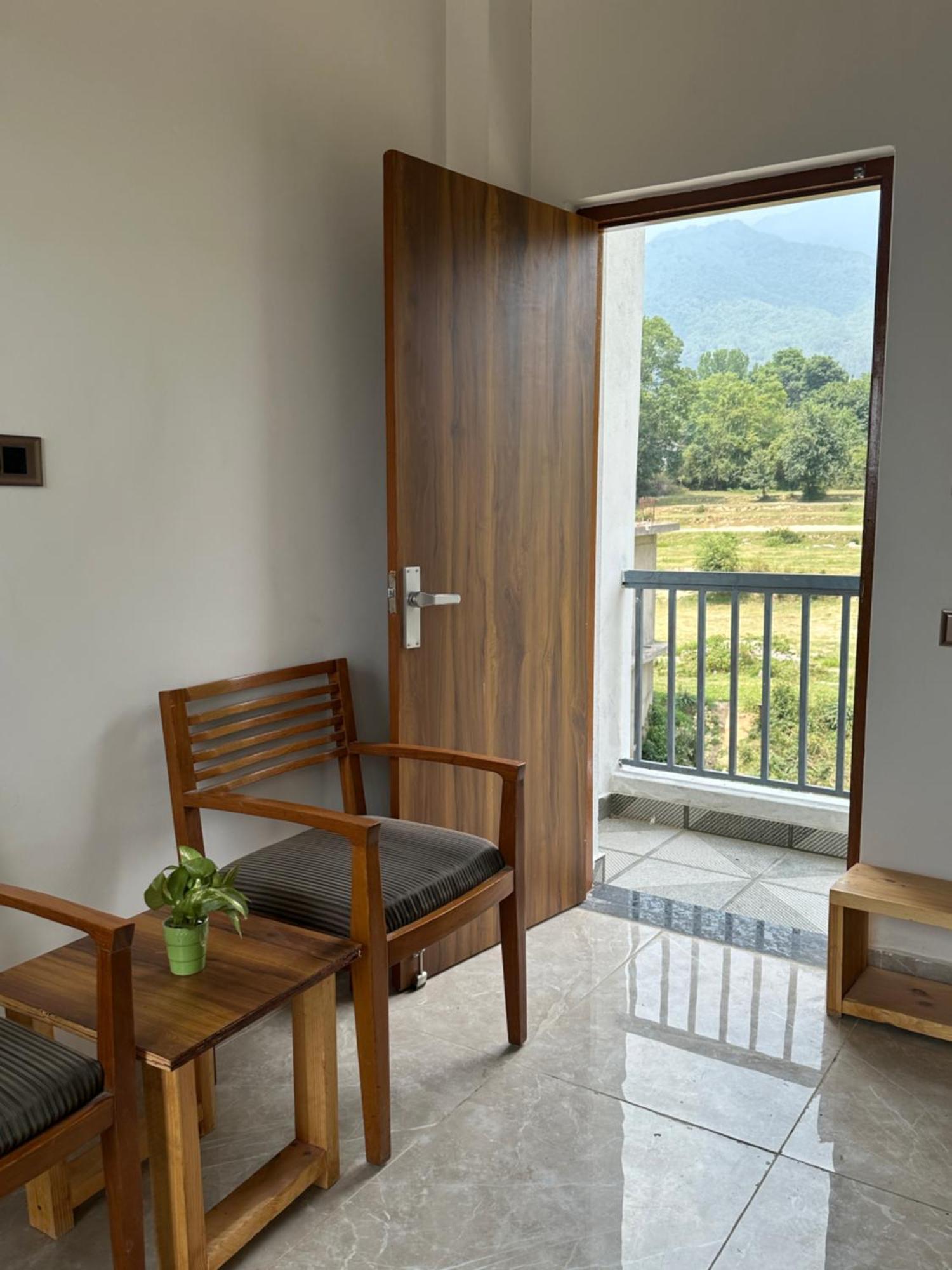 La Atharva Residency By Sunchasers Bir  Ngoại thất bức ảnh