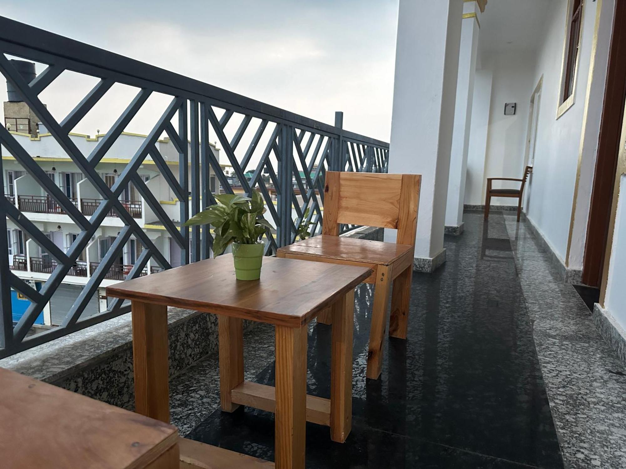 La Atharva Residency By Sunchasers Bir  Ngoại thất bức ảnh