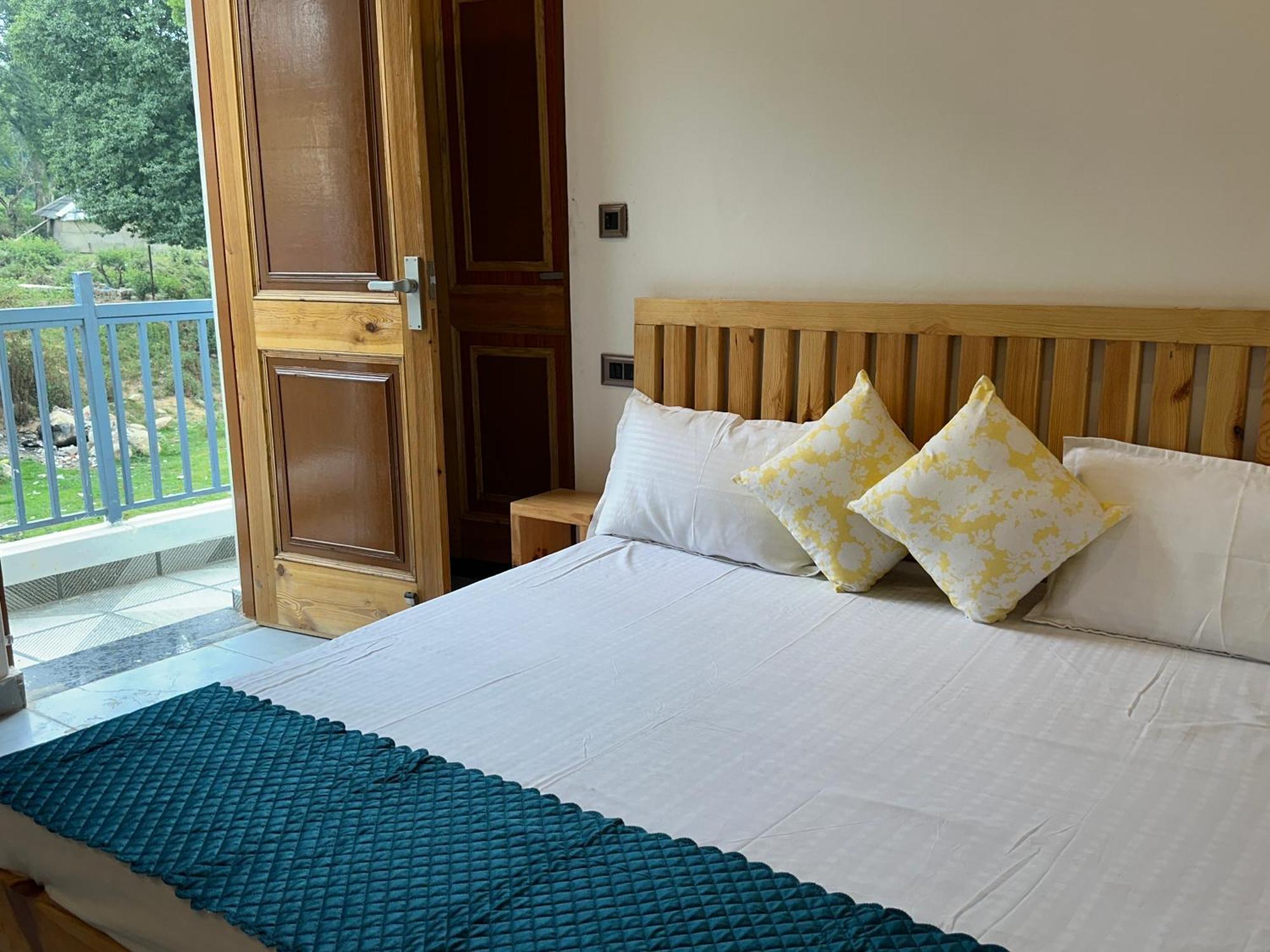 La Atharva Residency By Sunchasers Bir  Ngoại thất bức ảnh